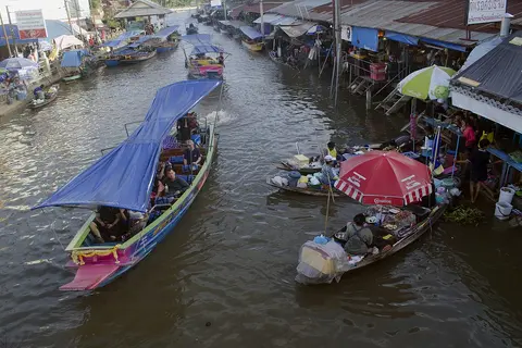 ตลาดน้ำอัมพวา จังหวัดสมุทรสงคราม