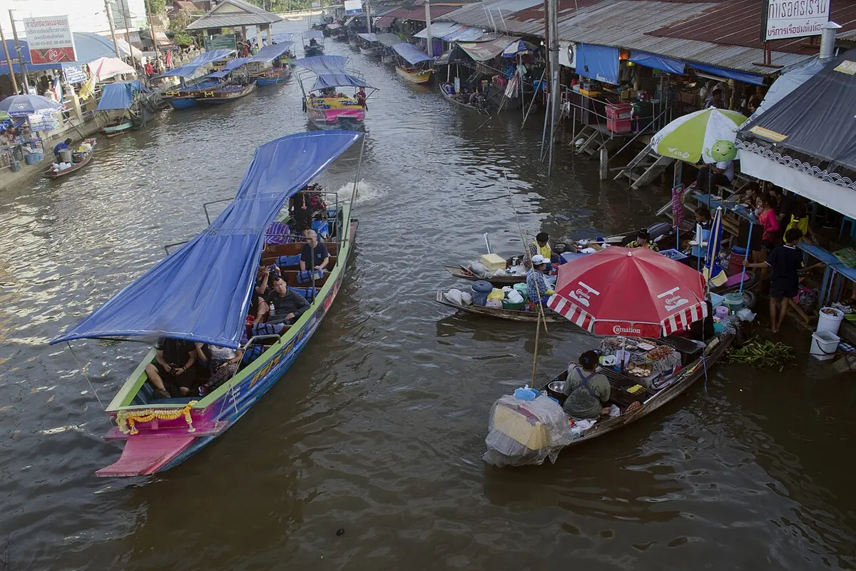 ตลาดน้ำอัมพวา จังหวัดสมุทรสงคราม