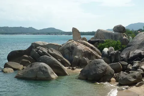 หินตาหินยาย จังหวัดสุราษฎร์ธานี
