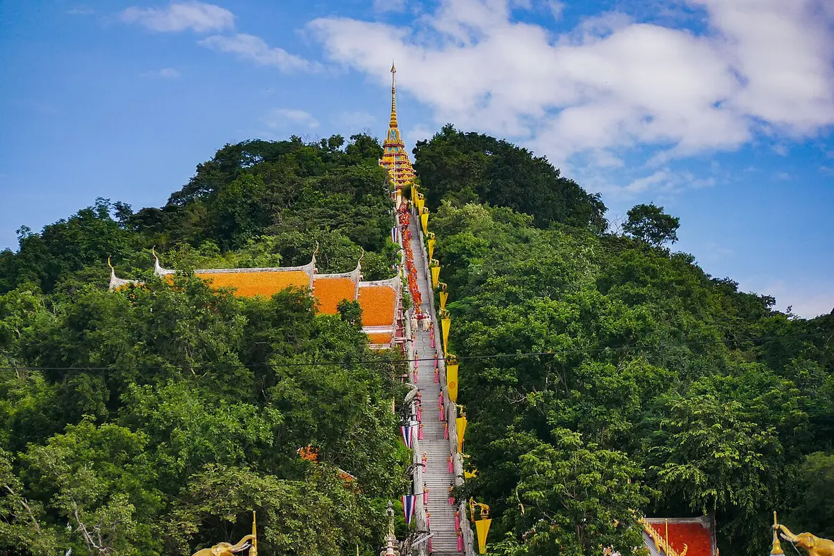 วัดสังกัสรัตนคีรี (เขาสะแกกรัง) จังหวัดอุทัยธานี