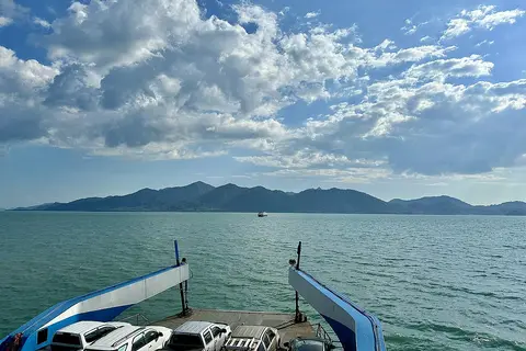 ท่าเรือเฟอร์รี่อ่าวธรรมชาติ จังหวัดตราด