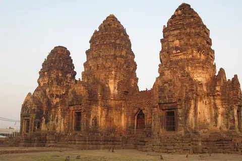 พระปรางค์สามยอด จังหวัดลพบุรี