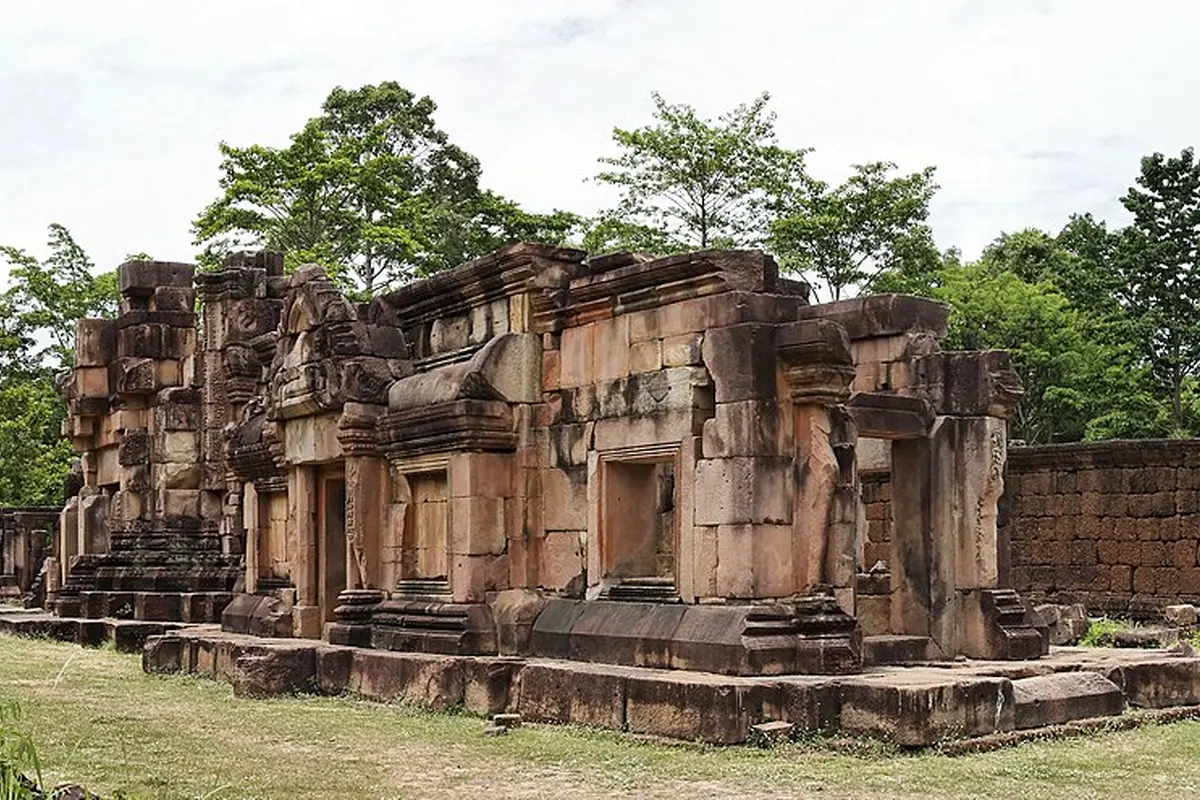 ปราสาทตาเมือนธม จังหวัดสุรินทร์