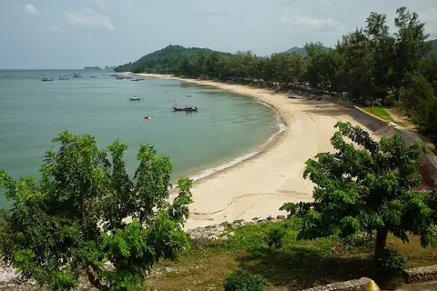 หาดทรายรี จังหวัดชุมพร