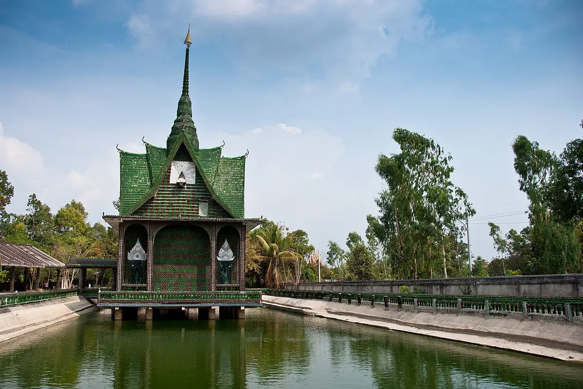 วัดป่ามหาเจดีย์แก้ว (วัดล้านขวด) จังหวัดศรีสะเกษ