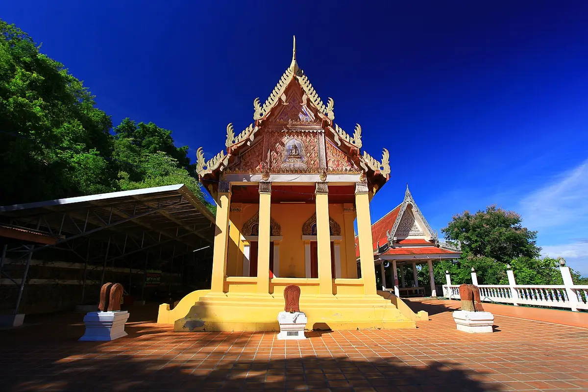 วัดธรรมามูลวรวิหาร จังหวัดชัยนาท