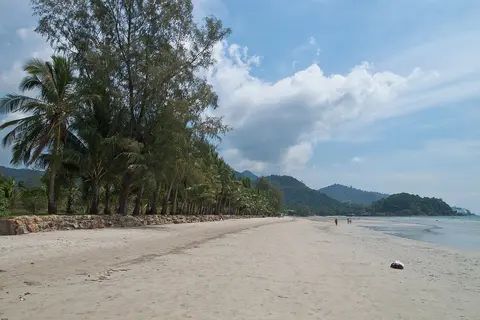 หาดทรายขาว เกาะช้าง จังหวัดตราด