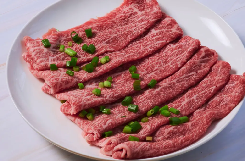 เนื้อวัวสดหั่นเป็นชิ้น