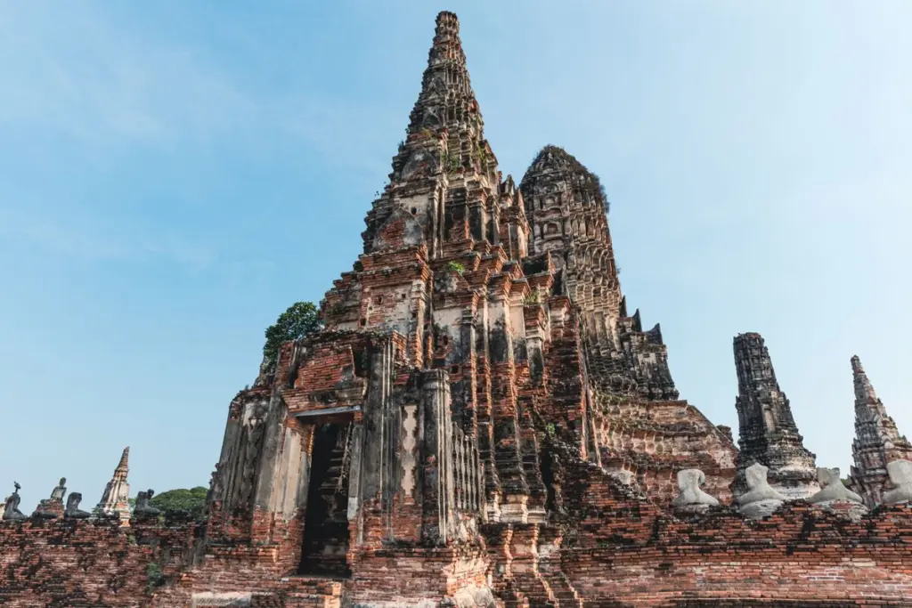 วัดไชยวัฒนาราม ริมแม่น้ำเจ้าพระยา สวยที่สุดช่วงพระอาทิตย์ตก