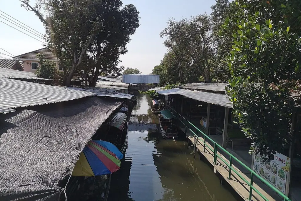 ตลาดน้ำคลองลัดมะยม