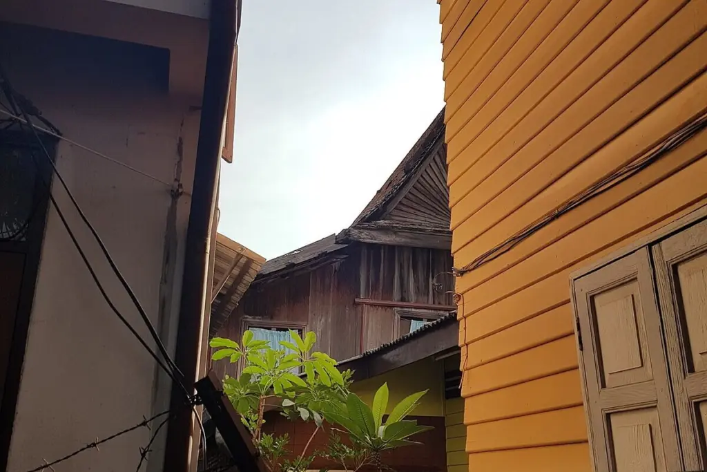 บ้านเรือนในชุมชนกุฎีจีน