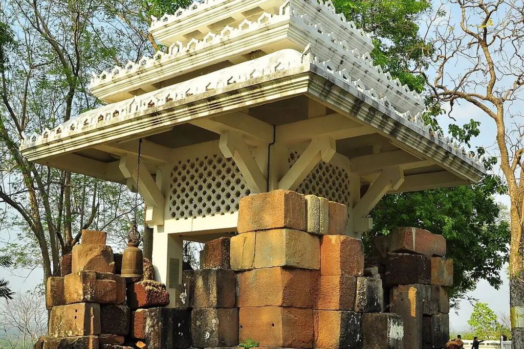 ปราสาทบนยอดวนอุทยานภูเขาไฟกระโดง