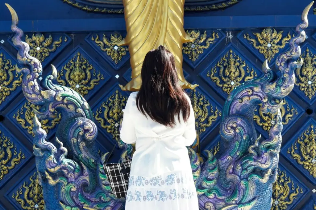 วัดร่องเสือเต้น วิหารสีน้ำเงินใกล้ตัวเมืองเชียงราย
