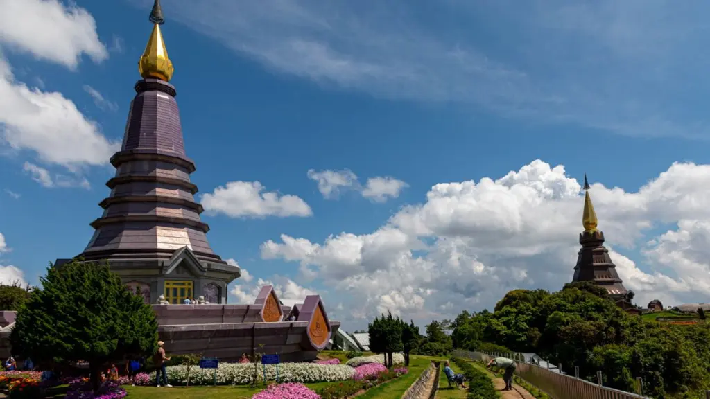 เที่ยวดอยอินทนนท์ 1 วัน จุดสูงสุดแดนสยาม กิ่วแม่ปาน พระมหาธาตุ น้ำตก และของที่ต้องเตรียม