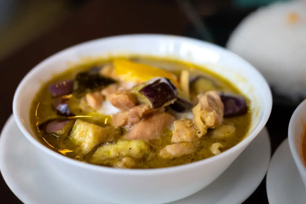 แกงเขียวหวานไก่ น้ำแกงข้นมันหอมกะทิ