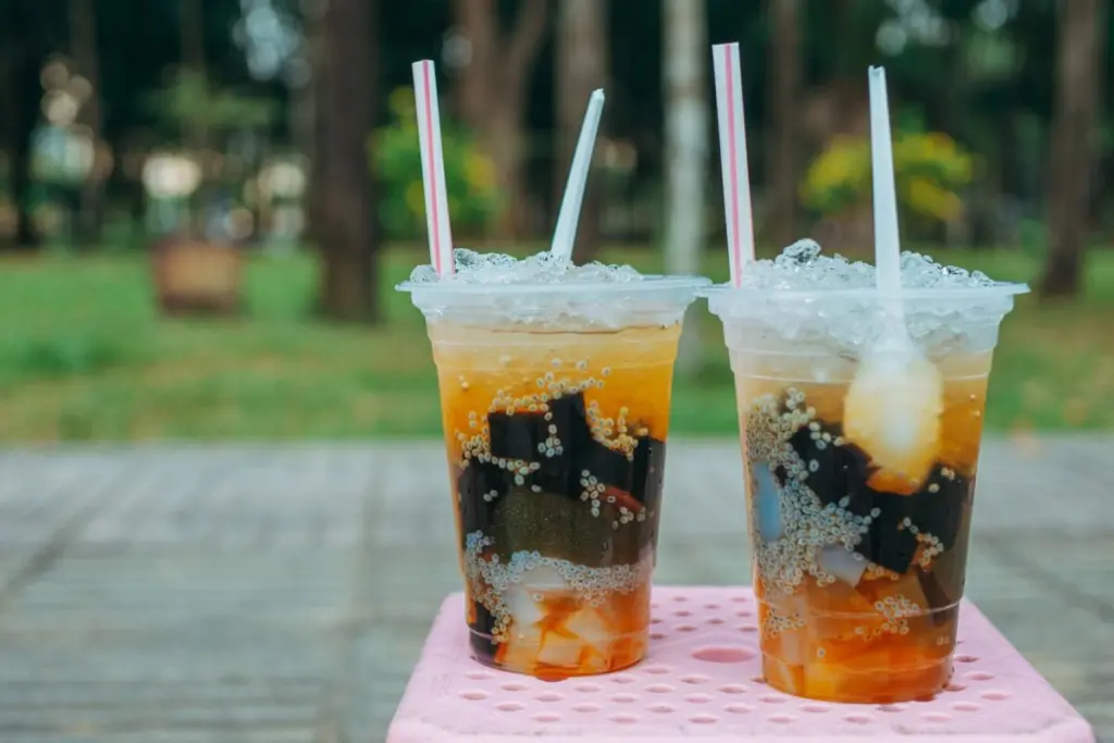 ชาเย็นและเครื่องดื่มหวานเป็นแหล่งน้ำตาลแฝงของมื้อเช้า