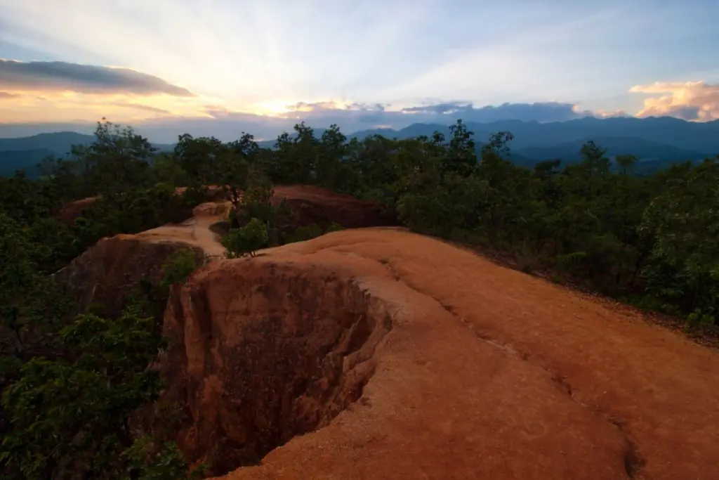 หมอกยามเช้าในหุบเขาแม่ฮ่องสอน ภาพที่คนตั้งใจมาดูช่วงหน้าหนาว