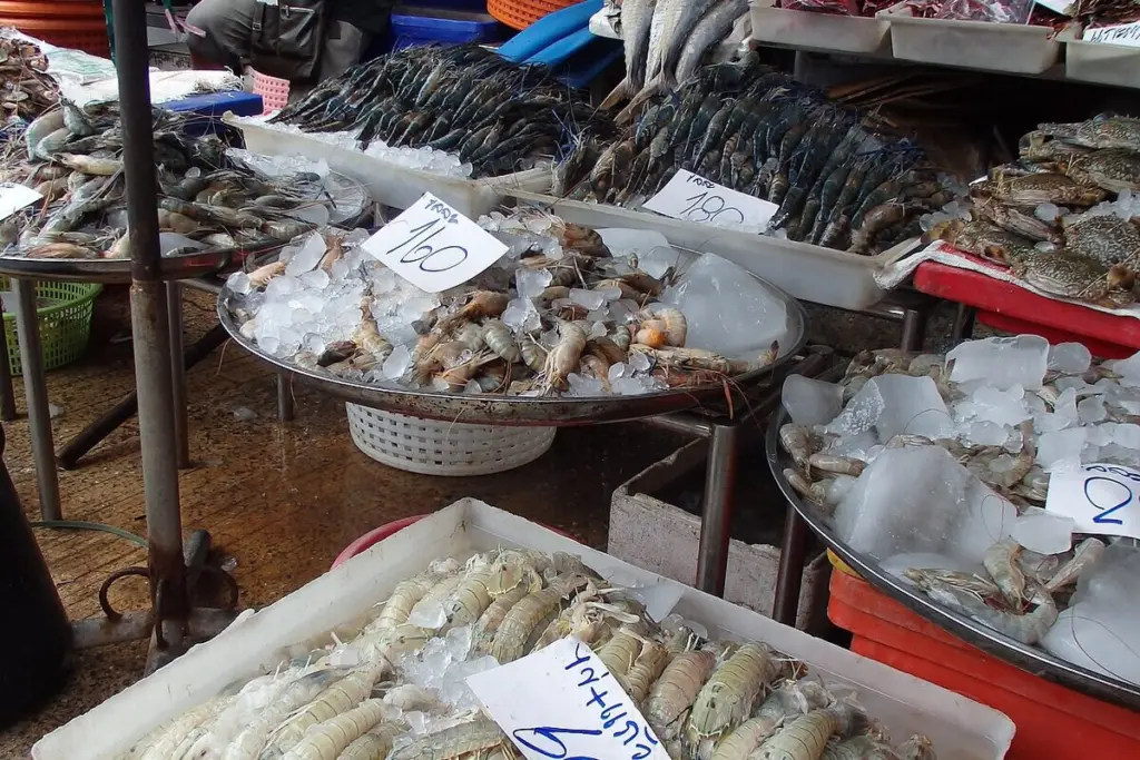 อาหารทะเลสดในตลาดมหาชัย