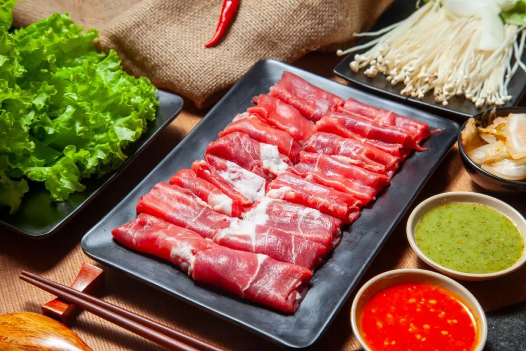 เนื้อสไลซ์บางสำหรับลวกในหม้อชาบู