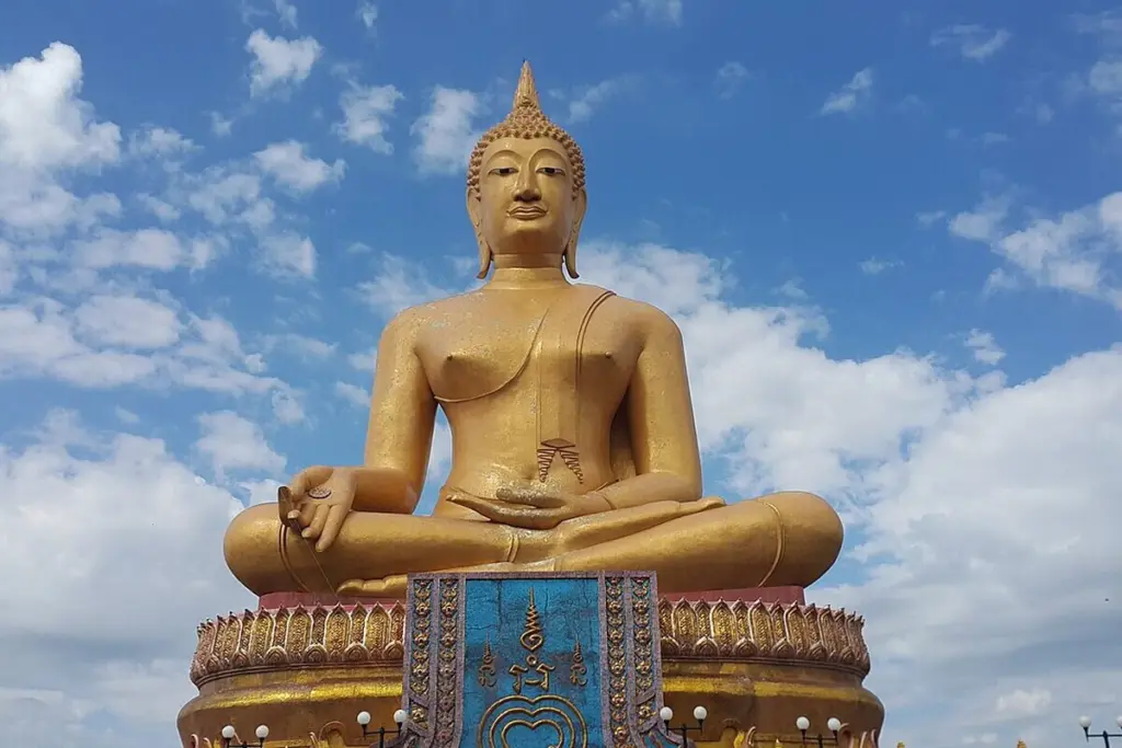 พระพุทธรูปองค์ใหญ่ วัดพิกุลทอง