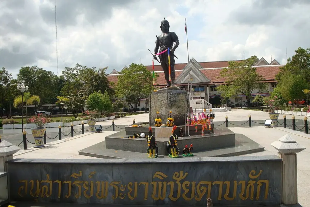 อนุสาวรีย์พระยาพิชัยดาบหัก