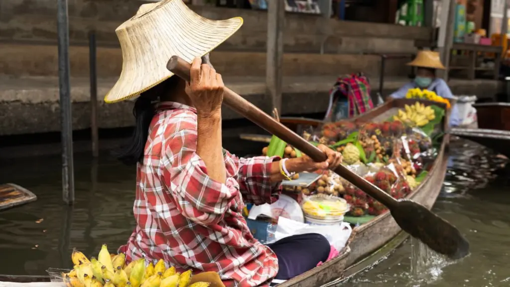 ตลาดน้ำใกล้กรุงเทพ ไปวันไหน กี่โมง ดำเนินสะดวก อัมพวา ตลิ่งชัน ขวัญ-เรียม เลือกแบบไหนดี