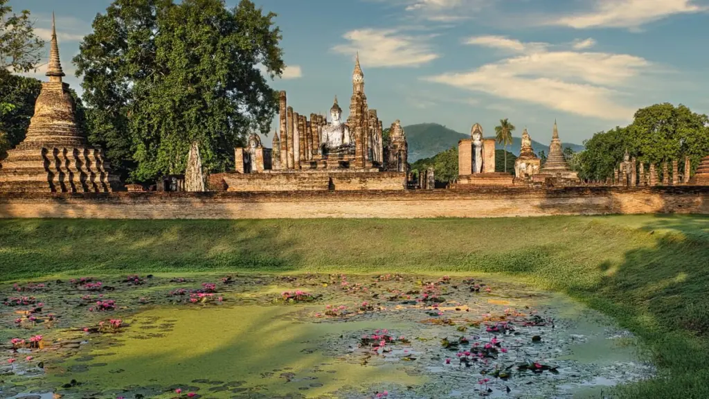 อุทยานประวัติศาสตร์สุโขทัย เที่ยว 1 วัน ปั่นจักรยาน 7 จุด วัดมหาธาตุ วัดศรีชุม วัดสระศรี พร้อมแผนที่ เวลาที่สวยที่สุด และข้อควรรู้