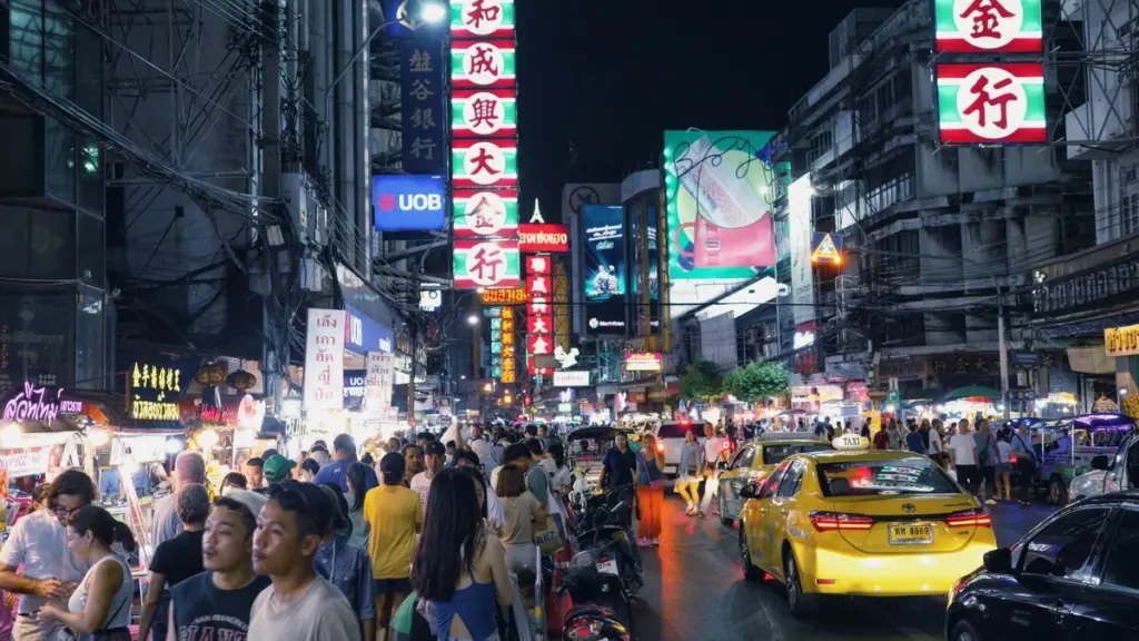ตลาดกลางคืนกรุงเทพ ไปที่ไหนดี 5 แห่ง เยาวราช ตลาดนัดรถไฟศรีนครินทร์ จ๊อดแฟร์ เอเชียทีค ตลาดนัดหัวมุม พร้อมแผนที่และวิธีเดินทาง