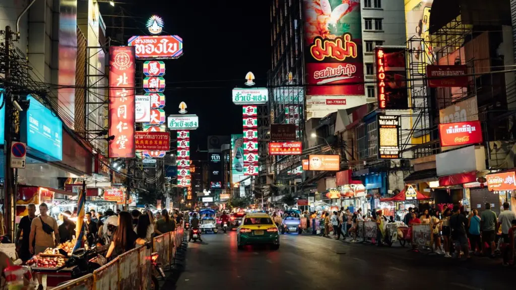 เที่ยวเยาวราชช่วงตรุษจีน 2570 ไหว้เจ้า 5 จุด วัดมังกร วัดไตรมิตร ศาลเจ้า กินอะไรดี เดินทางอย่างไร และเคล็ดลับเลี่ยงคนแน่น