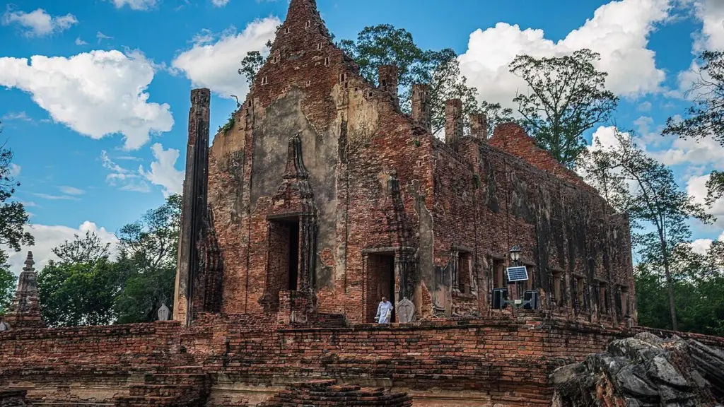 เที่ยวพิจิตร 1 วัน 4 ที่ บึงสีไฟ อุทยานเมืองเก่า วัดท่าหลวง วัดโพธิ์ประทับช้าง